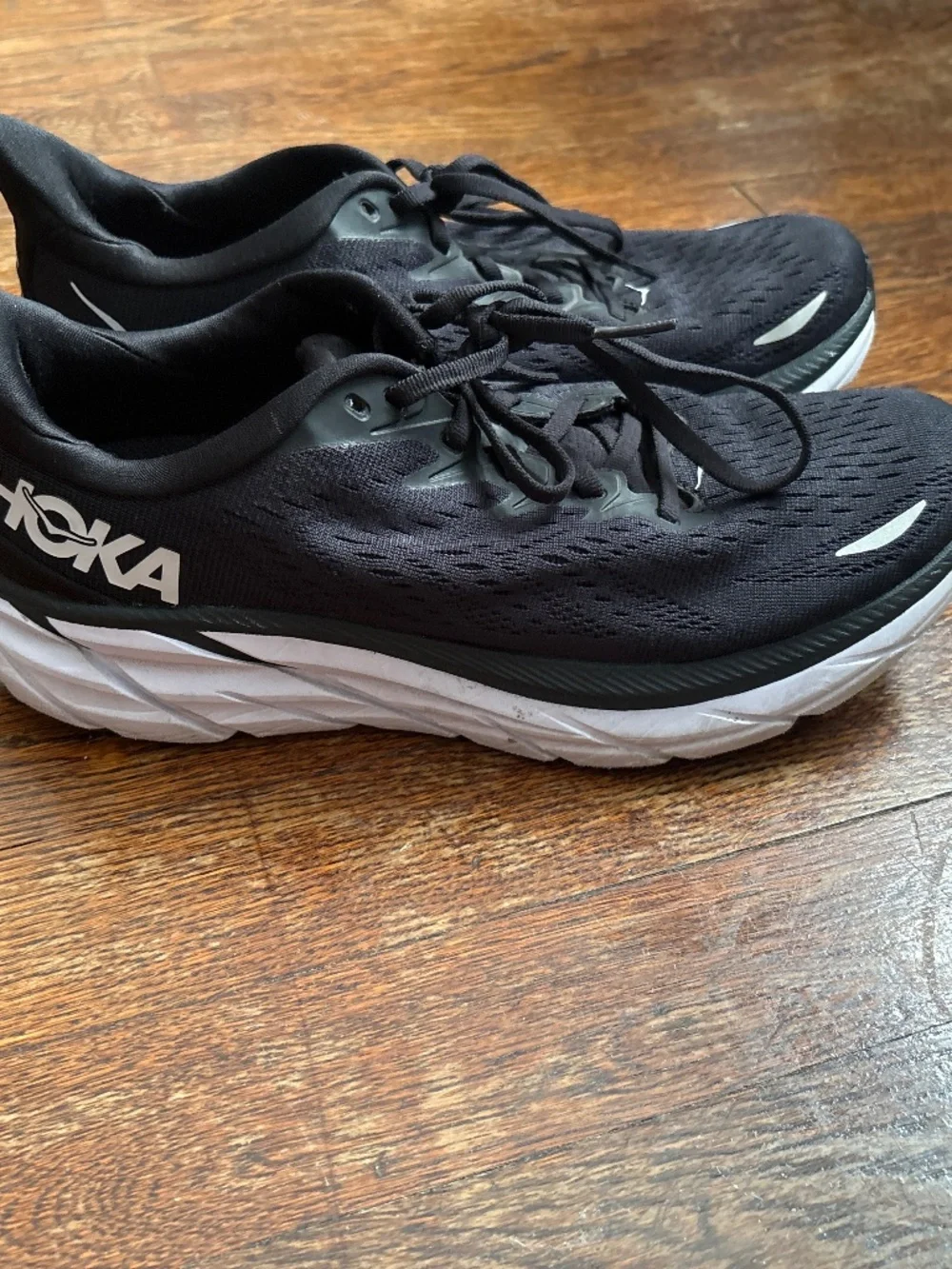Hokas Clifton 8